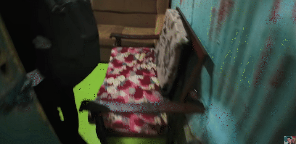 Cùng Khoai Lang Thang khám phá căn nhà "xịn" nhất khu ổ chuột ở châu Phi: Chỉ 10m2 mà 3-4 người ở, nản nhất là cảnh tìm nhà vệ sinh- Ảnh 17. Cùng Khoai Lang Thang khám phá căn nhà "xịn" nhất khu ổ chuột ở châu Phi: Chỉ 10m2 mà 3-4 người ở, nản nhất là cảnh tìm nhà vệ sinh- Ảnh 17.
