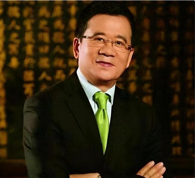 Năm 1983, ông mua 9.000 bức tranh thanh lý “không ai thèm” với giá chỉ 17 nghìn đồng/bức, giờ trở thành người sung sướng nhất vùng- Ảnh 1. Năm 1983, ông mua 9.000 bức tranh thanh lý “không ai thèm” với giá chỉ 17 nghìn đồng/bức, giờ trở thành người sung sướng nhất vùng- Ảnh 1.