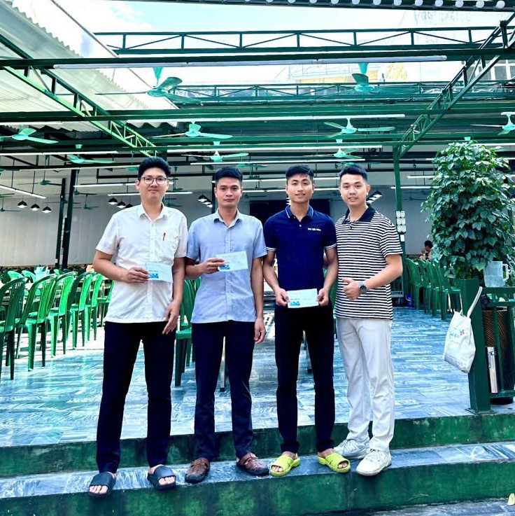 Gặp nhóm "người hùng" dập tắt đám cháy trong 49 giây ở Hà Nội: “Tôi tin mình đủ dũng cảm để lao vào cứu người"- Ảnh 3. Gặp nhóm "người hùng" dập tắt đám cháy trong 49 giây ở Hà Nội: “Tôi tin mình đủ dũng cảm để lao vào cứu người"- Ảnh 3.