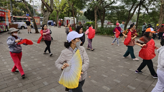 Sáng nay, mùa Đông Hà Nội đã về thật rồi!- Ảnh 16.