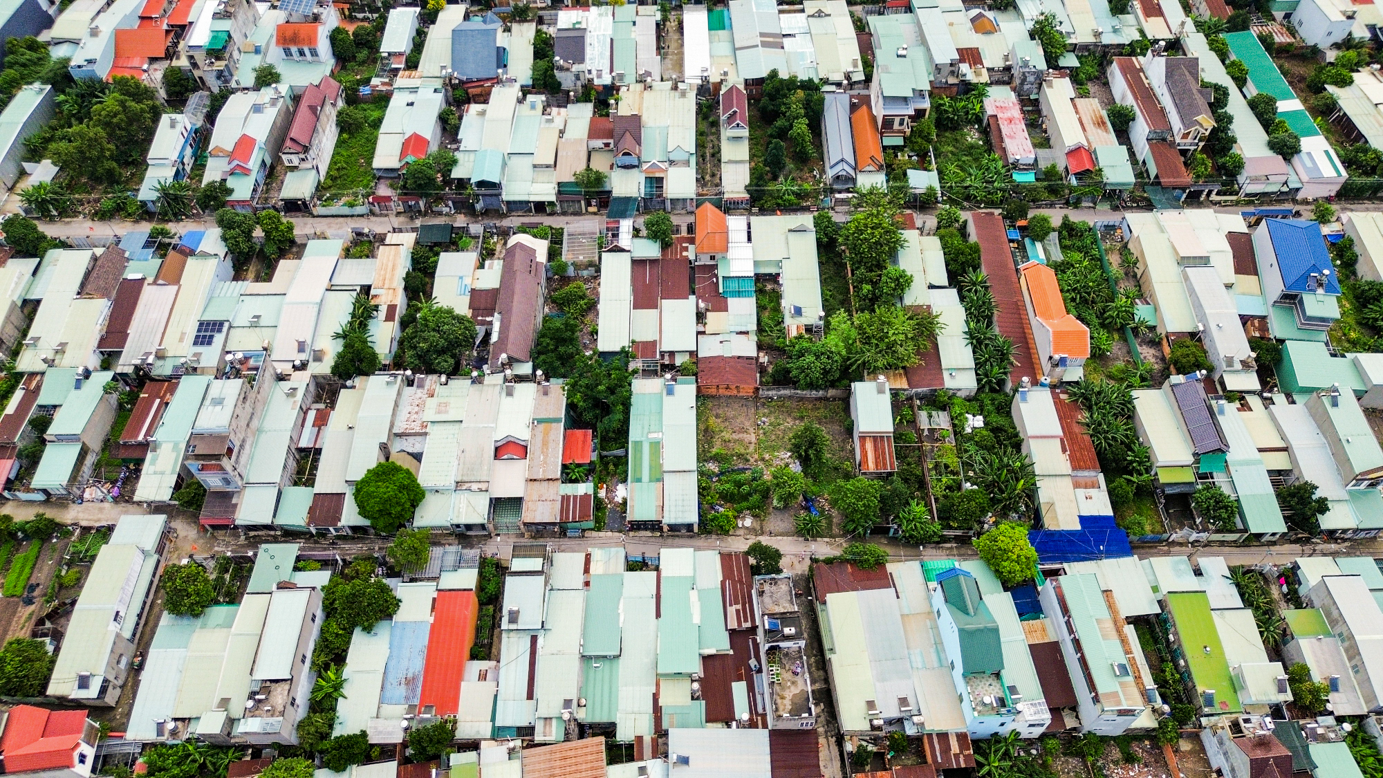 Khu nhà khổng lồ, vách kề vách, tường sát tường tại phường có dân số gần bằng quận 1- Ảnh 3.
