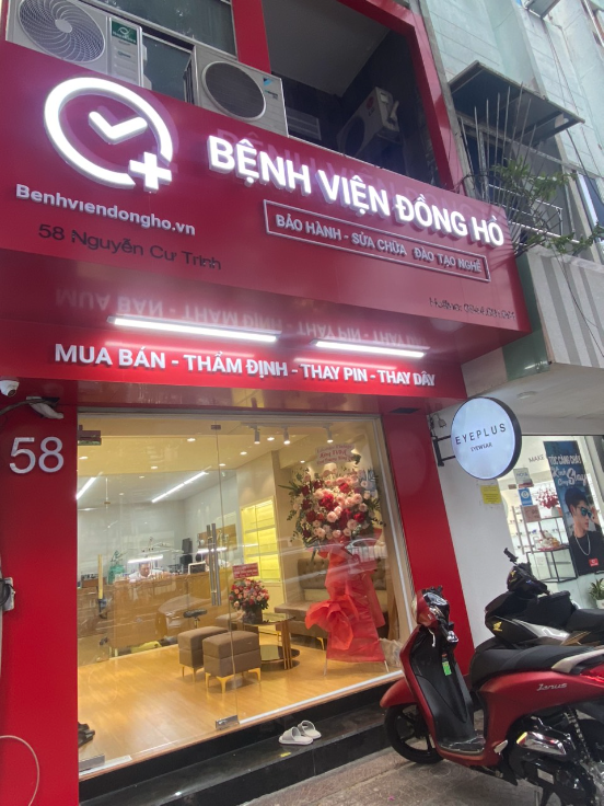 Từ người thợ sửa đồng hồ trở thành chủ chuỗi cửa hàng Bệnh Viện Đồng Hồ JSC- Ảnh 1.