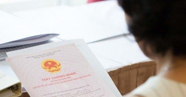 Mua bán nhà đất phải sang tên sổ đỏ trong vòng 30 ngày, nếu chậm người dân sẽ bị phạt- Ảnh 1.