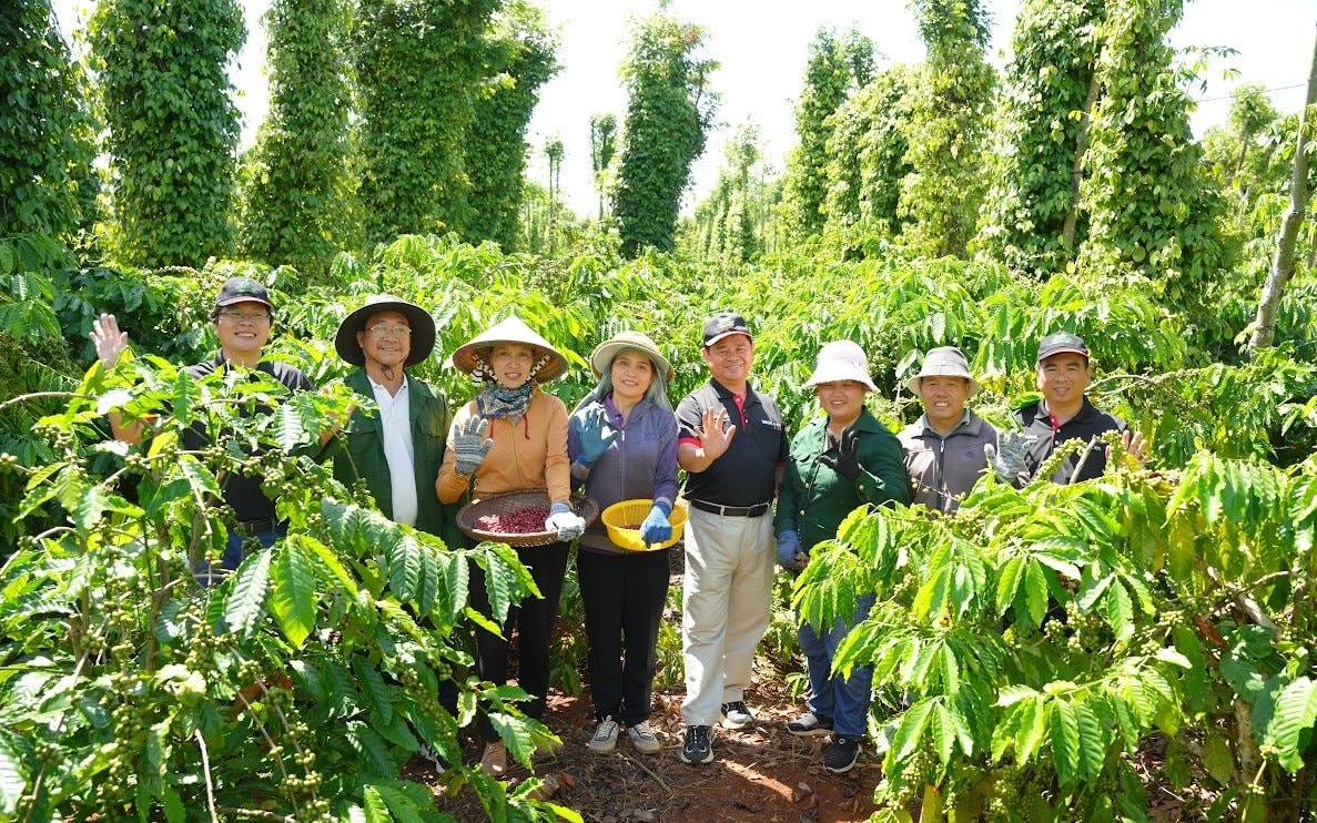 CEO Nestlé Việt Nam: Chúng tôi đã thực hiện 100% trung hòa về nước, hỗ trợ 21.000 hộ nông dân chuyển đổi sang canh tác 'nông nghiệp tái sinh'- Ảnh 2.