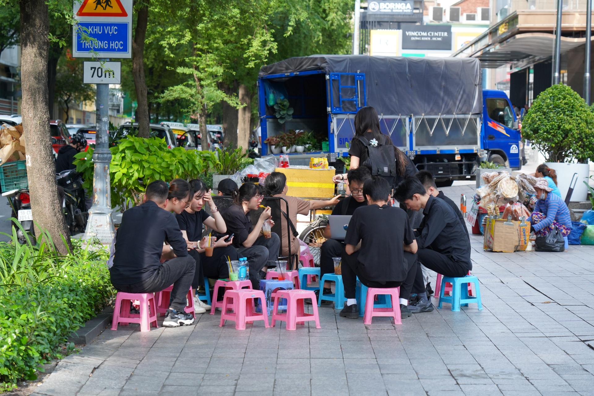 Hiện trạng 41 tuyến đường vừa được TP.HCM bổ sung thí điểm thu phí vỉa hè- Ảnh 9.