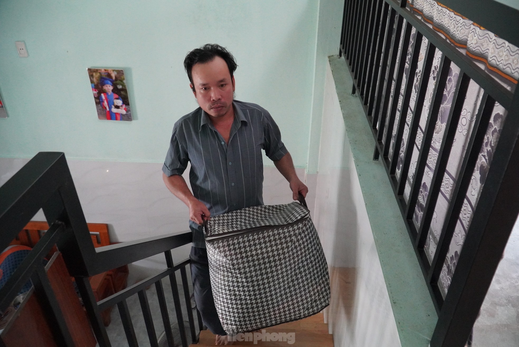 Dân vùng ngập nhất Đà Nẵng kê tài sản lên giường tầng cả tháng vì 'mưa lũ đỉnh điểm'- Ảnh 8.