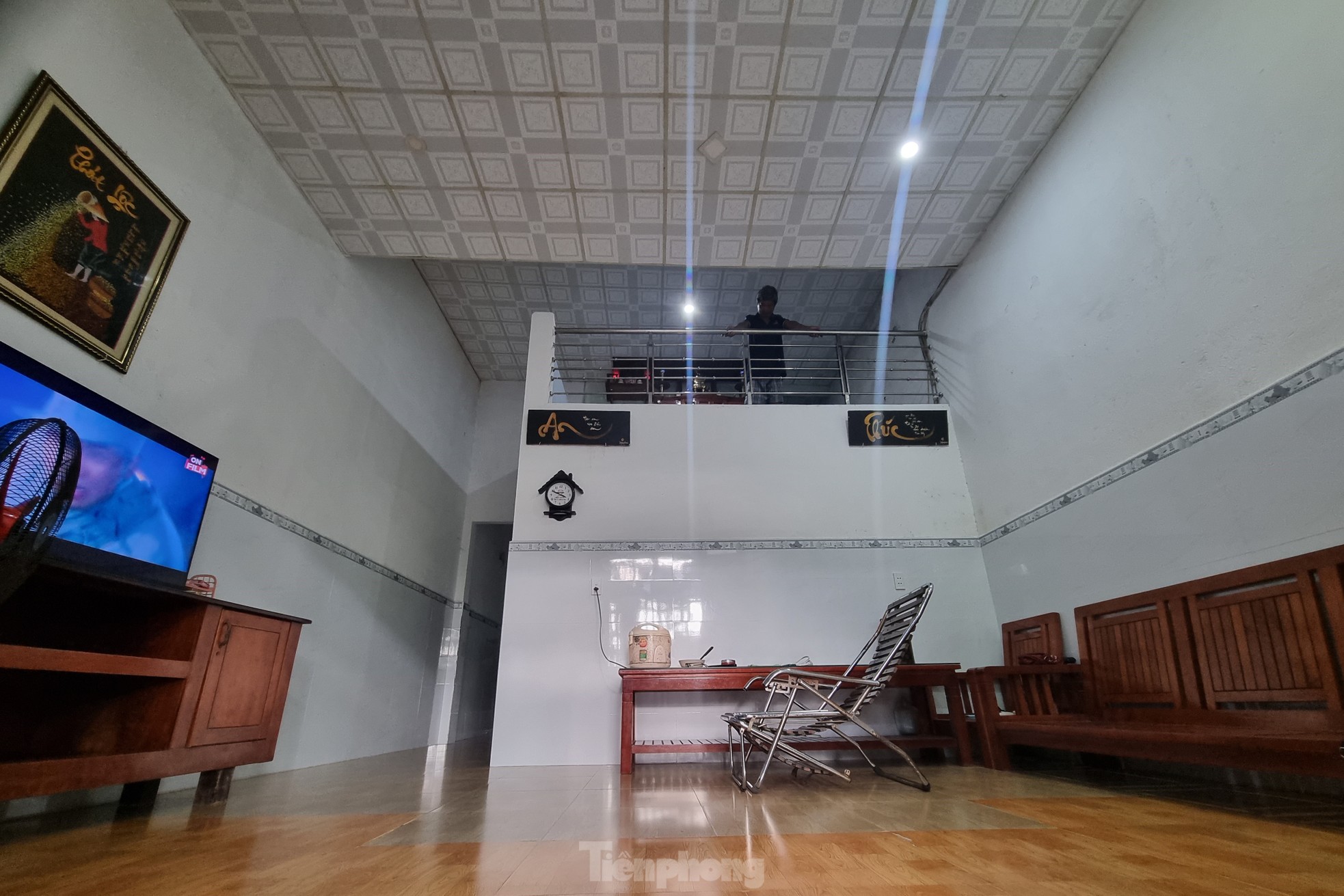 Dân vùng ngập nhất Đà Nẵng kê tài sản lên giường tầng cả tháng vì 'mưa lũ đỉnh điểm'- Ảnh 10.