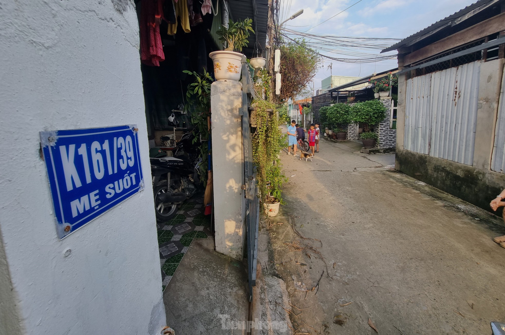 Dân vùng ngập nhất Đà Nẵng kê tài sản lên giường tầng cả tháng vì 'mưa lũ đỉnh điểm'- Ảnh 1.