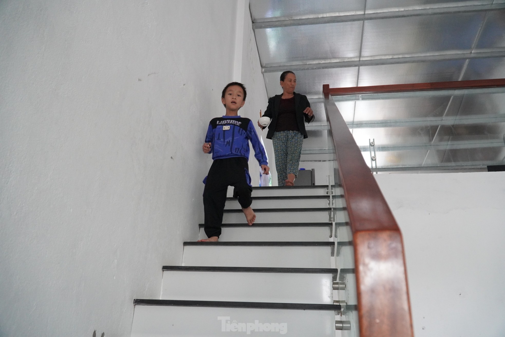 Dân vùng ngập nhất Đà Nẵng kê tài sản lên giường tầng cả tháng vì 'mưa lũ đỉnh điểm'- Ảnh 12.