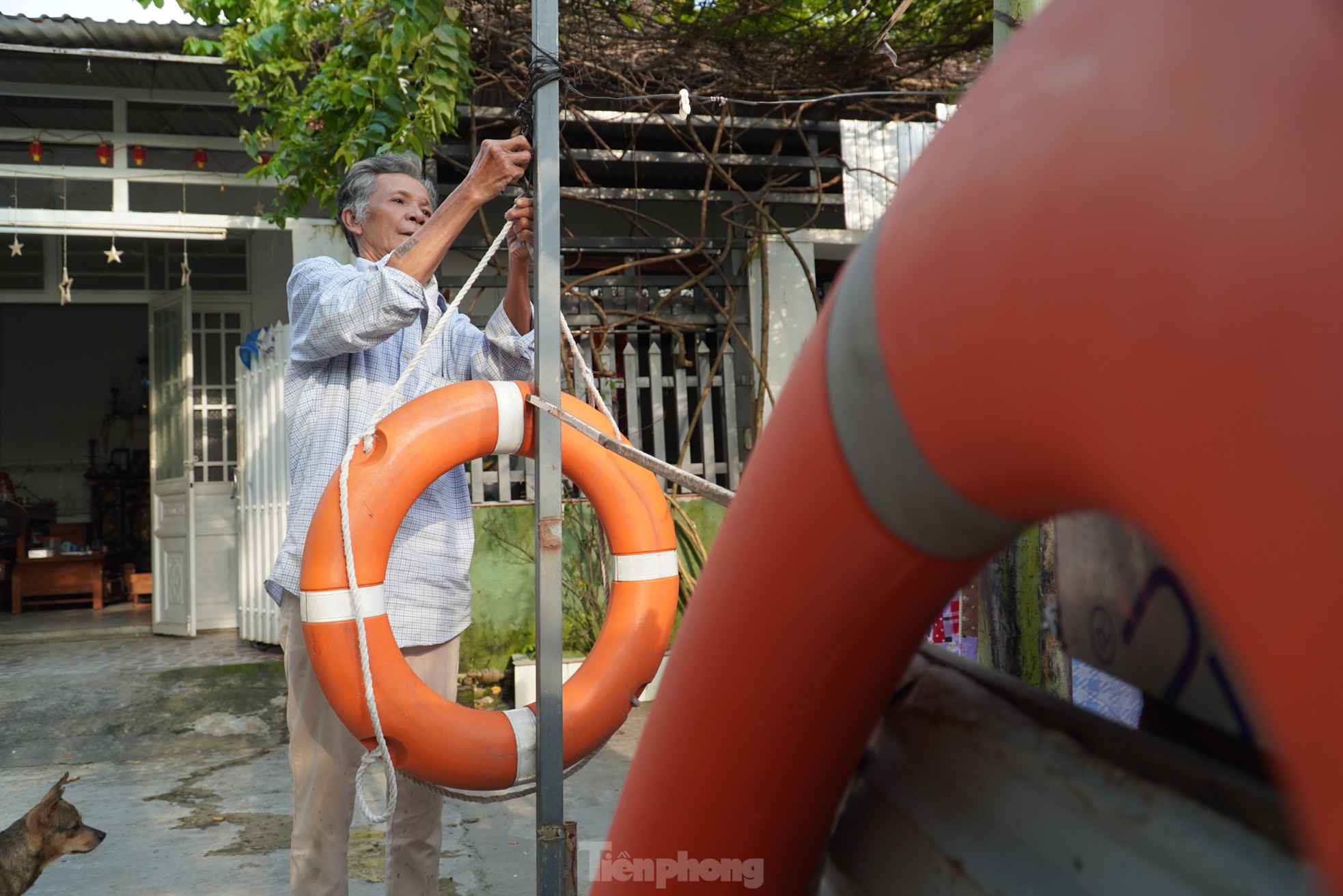 Dân vùng ngập nhất Đà Nẵng kê tài sản lên giường tầng cả tháng vì 'mưa lũ đỉnh điểm'- Ảnh 15.