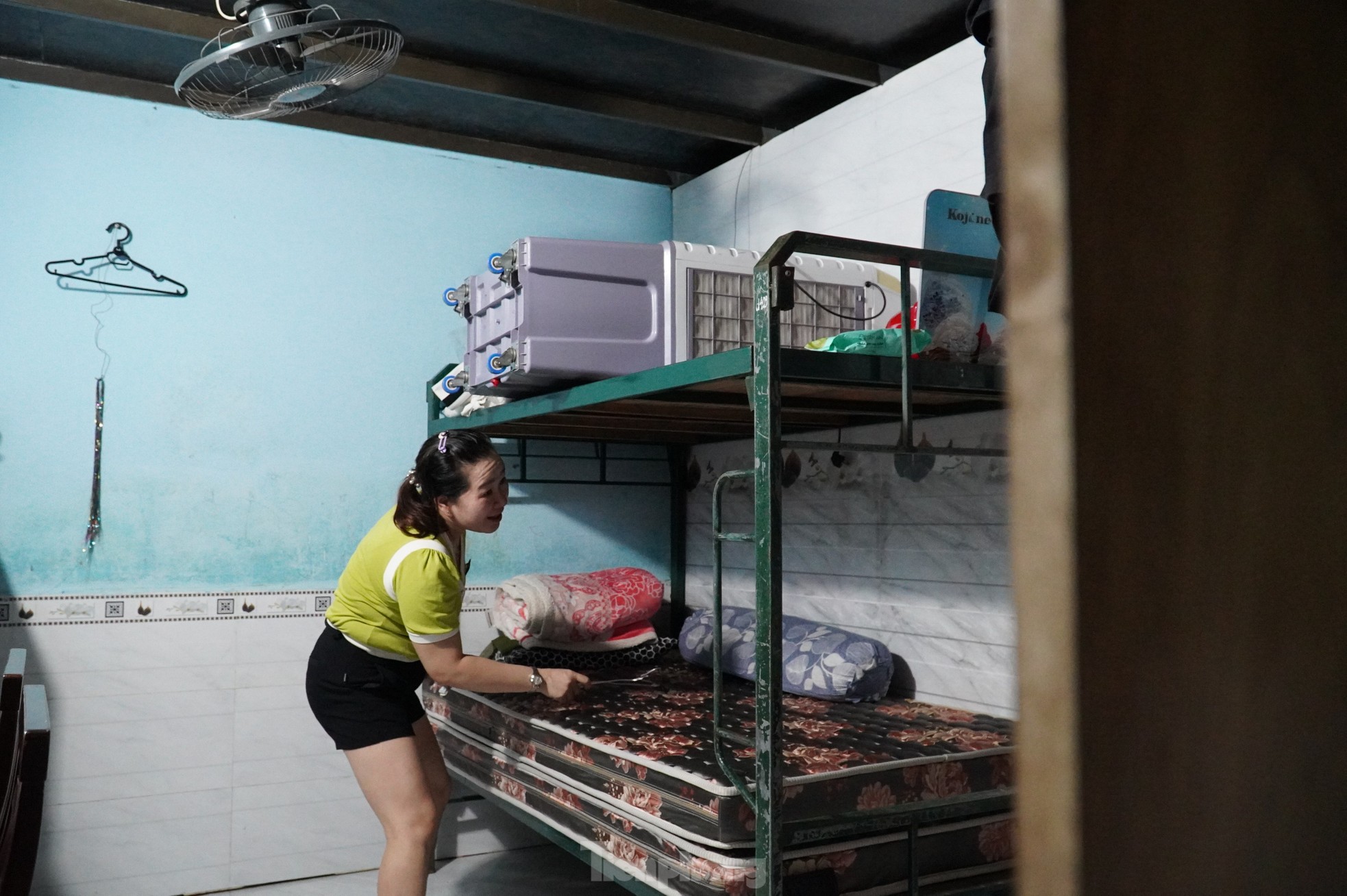 Dân vùng ngập nhất Đà Nẵng kê tài sản lên giường tầng cả tháng vì 'mưa lũ đỉnh điểm'- Ảnh 3.