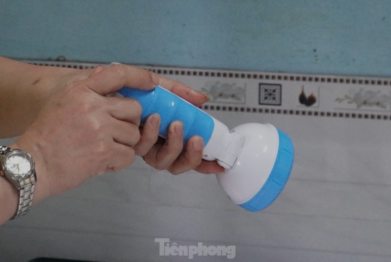 Dân vùng ngập nhất Đà Nẵng kê tài sản lên giường tầng cả tháng vì 'mưa lũ đỉnh điểm'- Ảnh 5.