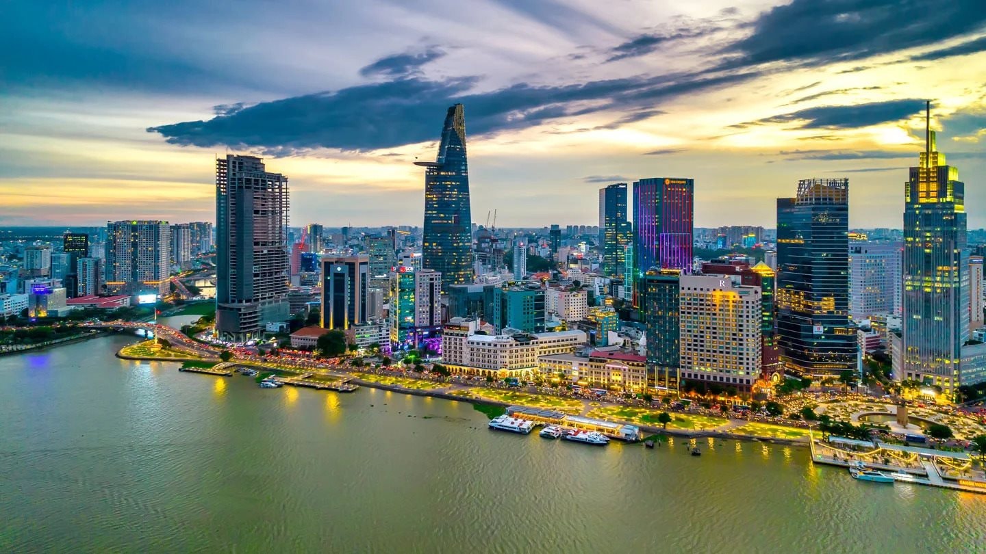 GDP bình quân đầu người của Việt Nam sẽ đạt cột mốc mới ngay năm sau, đánh dấu điểm khởi đầu của giai đoạn bùng nổ tiêu dùng- Ảnh 1. GDP bình quân đầu người của Việt Nam sẽ đạt cột mốc mới ngay năm sau, đánh dấu điểm khởi đầu của giai đoạn bùng nổ tiêu dùng- Ảnh 1.