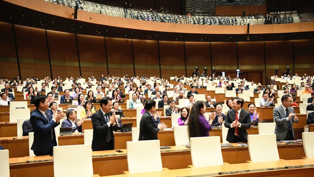 Chính thức thông qua Nghị quyết thành lập thành phố Huế trực thuộc trung ương- Ảnh 2.