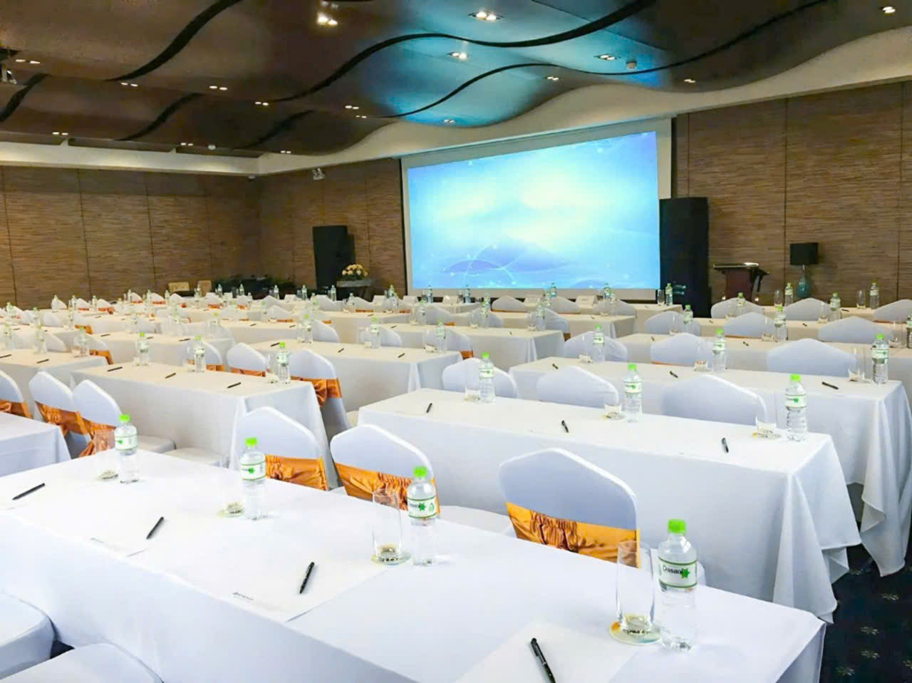 Wyndham Sky Lake: Không gian hội họp đa trải nghiệm- Ảnh 1. Wyndham Sky Lake: Không gian hội họp đa trải nghiệm- Ảnh 1.