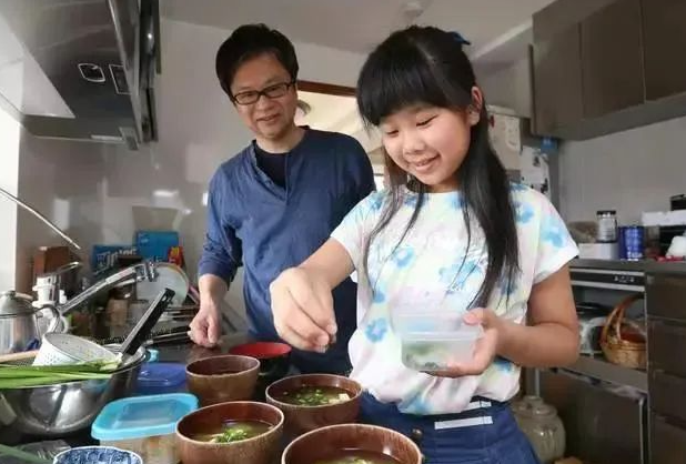 Bí quyết nuôi con thành thiên tài của những bà mẹ Do Thái: Người để con tự đóng học phí, người cho con tự quyết định thời gian ngủ- Ảnh 3. Bí quyết nuôi con thành thiên tài của những bà mẹ Do Thái: Người để con tự đóng học phí, người cho con tự quyết định thời gian ngủ- Ảnh 3.