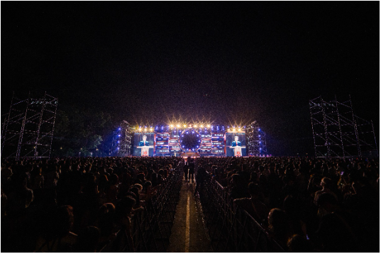 Bữa tiệc âm nhạc chào đón gần 8.000 tân sinh viên ĐH Đại Nam- Ảnh 1. Bữa tiệc âm nhạc chào đón gần 8.000 tân sinh viên ĐH Đại Nam- Ảnh 1.