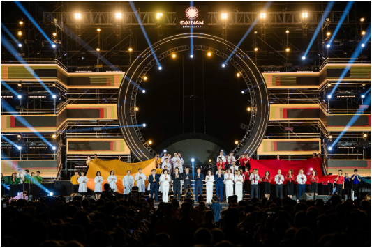 Bữa tiệc âm nhạc chào đón gần 8.000 tân sinh viên ĐH Đại Nam- Ảnh 2. Bữa tiệc âm nhạc chào đón gần 8.000 tân sinh viên ĐH Đại Nam- Ảnh 2.