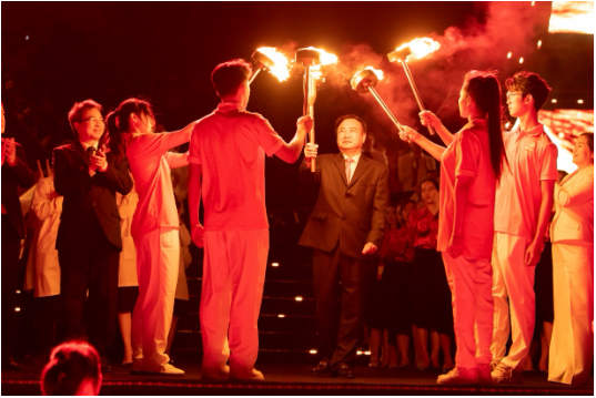 Bữa tiệc âm nhạc chào đón gần 8.000 tân sinh viên ĐH Đại Nam- Ảnh 3. Bữa tiệc âm nhạc chào đón gần 8.000 tân sinh viên ĐH Đại Nam- Ảnh 3.