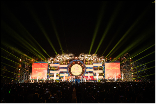 Bữa tiệc âm nhạc chào đón gần 8.000 tân sinh viên ĐH Đại Nam- Ảnh 4. Bữa tiệc âm nhạc chào đón gần 8.000 tân sinh viên ĐH Đại Nam- Ảnh 4.