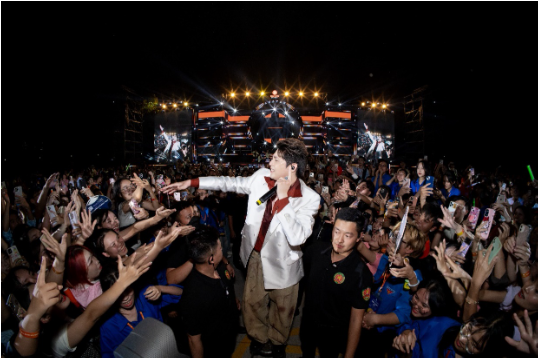 Bữa tiệc âm nhạc chào đón gần 8.000 tân sinh viên ĐH Đại Nam- Ảnh 5. Bữa tiệc âm nhạc chào đón gần 8.000 tân sinh viên ĐH Đại Nam- Ảnh 5.