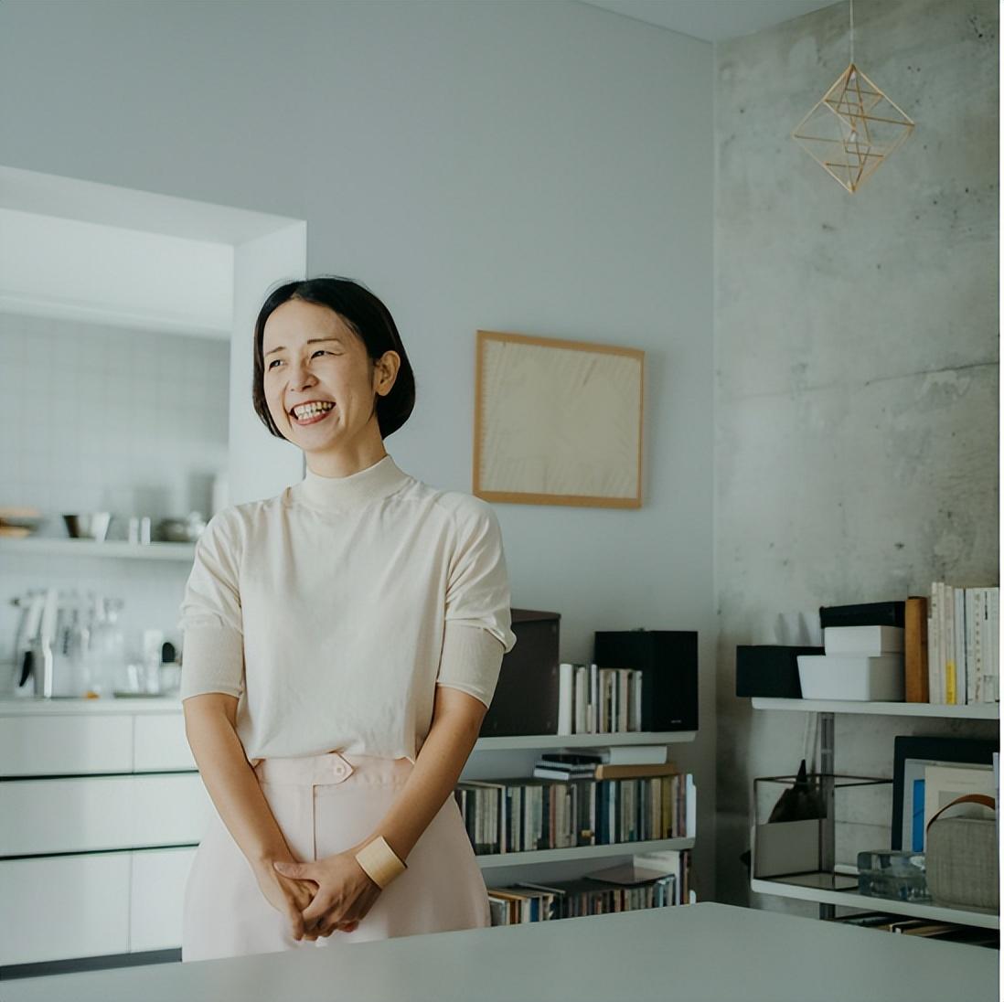 Người vợ trung niên khoe ngôi nhà ấm cúng, tận dụng lối sống tối giản để tạo dựng cuộc sống thoải mái- Ảnh 2. Người vợ trung niên khoe ngôi nhà ấm cúng, tận dụng lối sống tối giản để tạo dựng cuộc sống thoải mái- Ảnh 2.