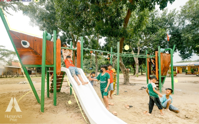 Sân Chơi Cầu Vồng: Nơi chắp cánh hy vọng và ước mơ tuổi thơ cho trẻ em nghèo- Ảnh 1. Sân Chơi Cầu Vồng: Nơi chắp cánh hy vọng và ước mơ tuổi thơ cho trẻ em nghèo- Ảnh 1.
