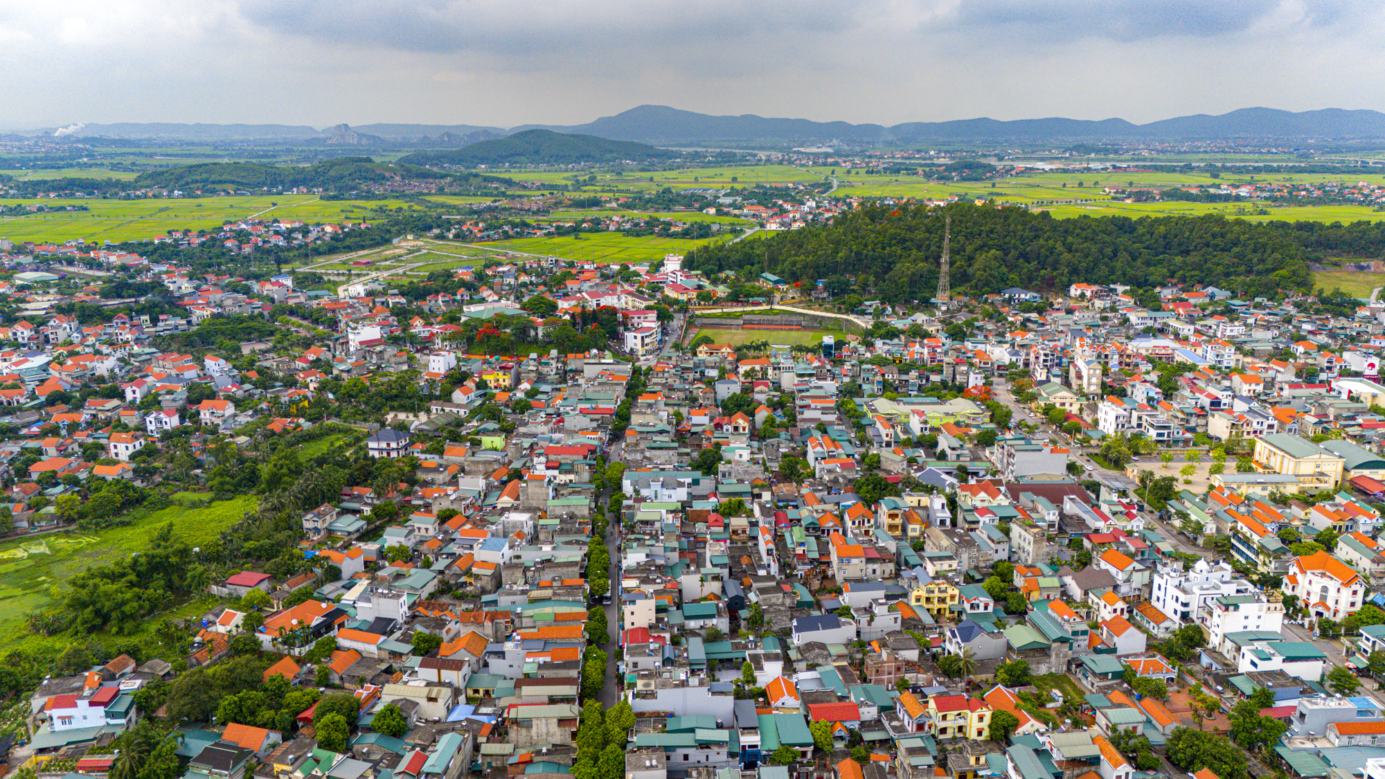 Đoạn đường chỉ dài 30 km nhưng có đến 3 thành phố: Nơi mới vài ngày tuổi, nơi chỉ có một hộ nghèo- Ảnh 2.