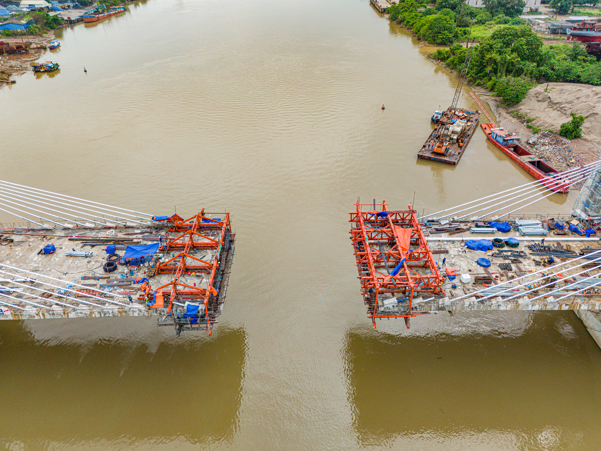 Ngắm cây cầu dây văng hình búp sen ở Nam Định, trị giá 1.200 tỷ, chuẩn bị được thông xe trong vài tháng tới- Ảnh 4.