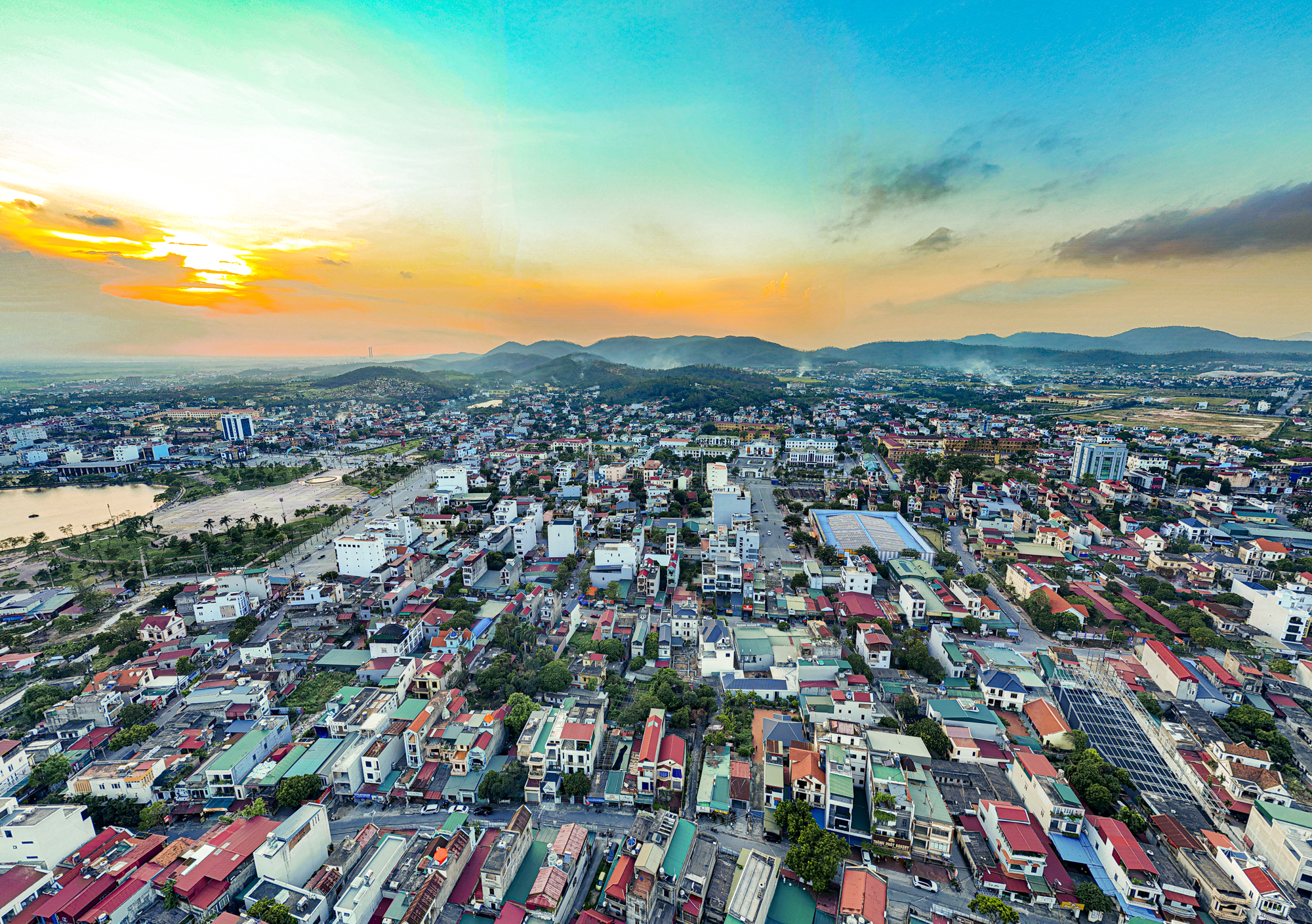 Đoạn đường chỉ dài 30 km nhưng có đến 3 thành phố: Nơi mới vài ngày tuổi, nơi chỉ có một hộ nghèo- Ảnh 4.