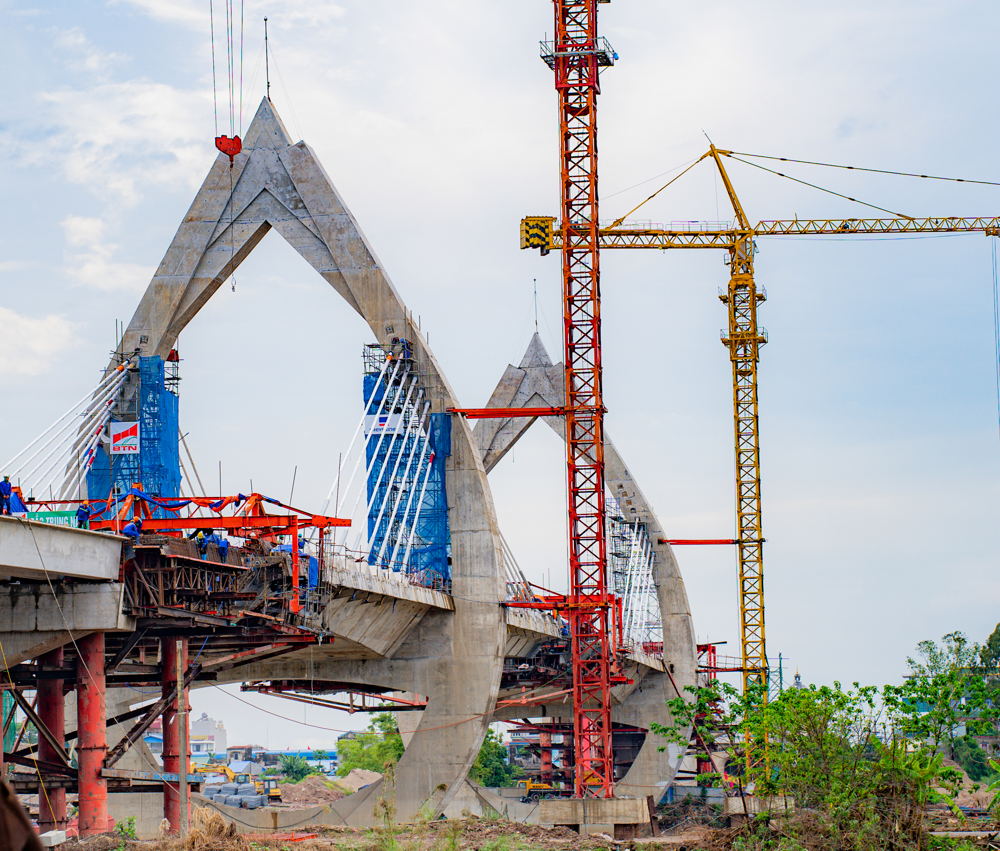 Ngắm cây cầu dây văng hình búp sen ở Nam Định, trị giá 1.200 tỷ, chuẩn bị được thông xe trong vài tháng tới- Ảnh 5.