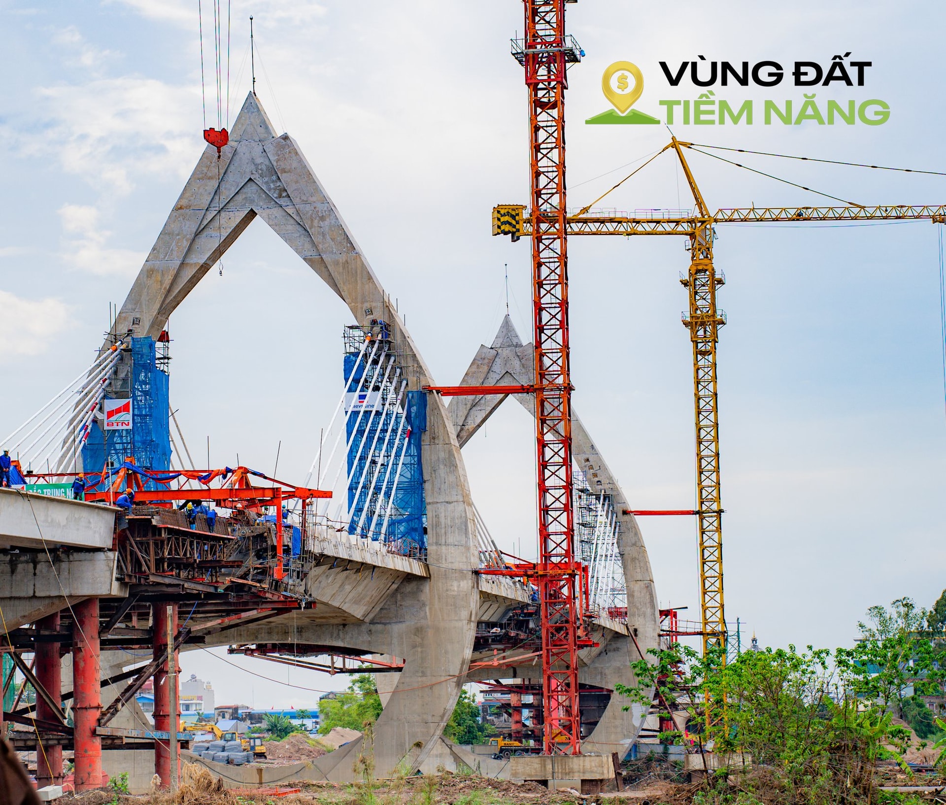 Ngắm cây cầu dây văng hình búp sen ở Nam Định, trị giá 1.200 tỷ, chuẩn bị được thông xe trong vài tháng tới- Ảnh 1.