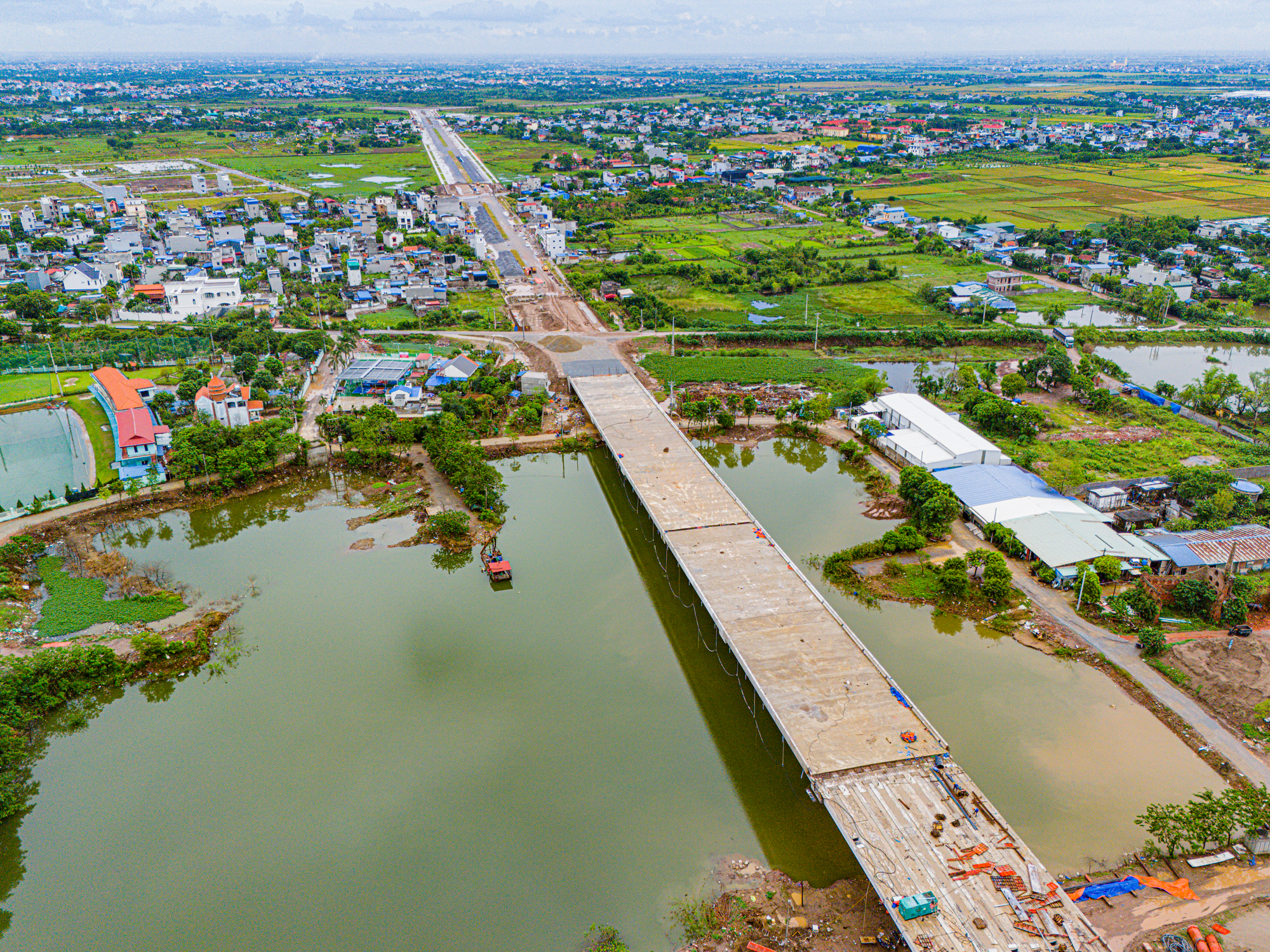 Ngắm cây cầu dây văng hình búp sen ở Nam Định, trị giá 1.200 tỷ, chuẩn bị được thông xe trong vài tháng tới- Ảnh 6.