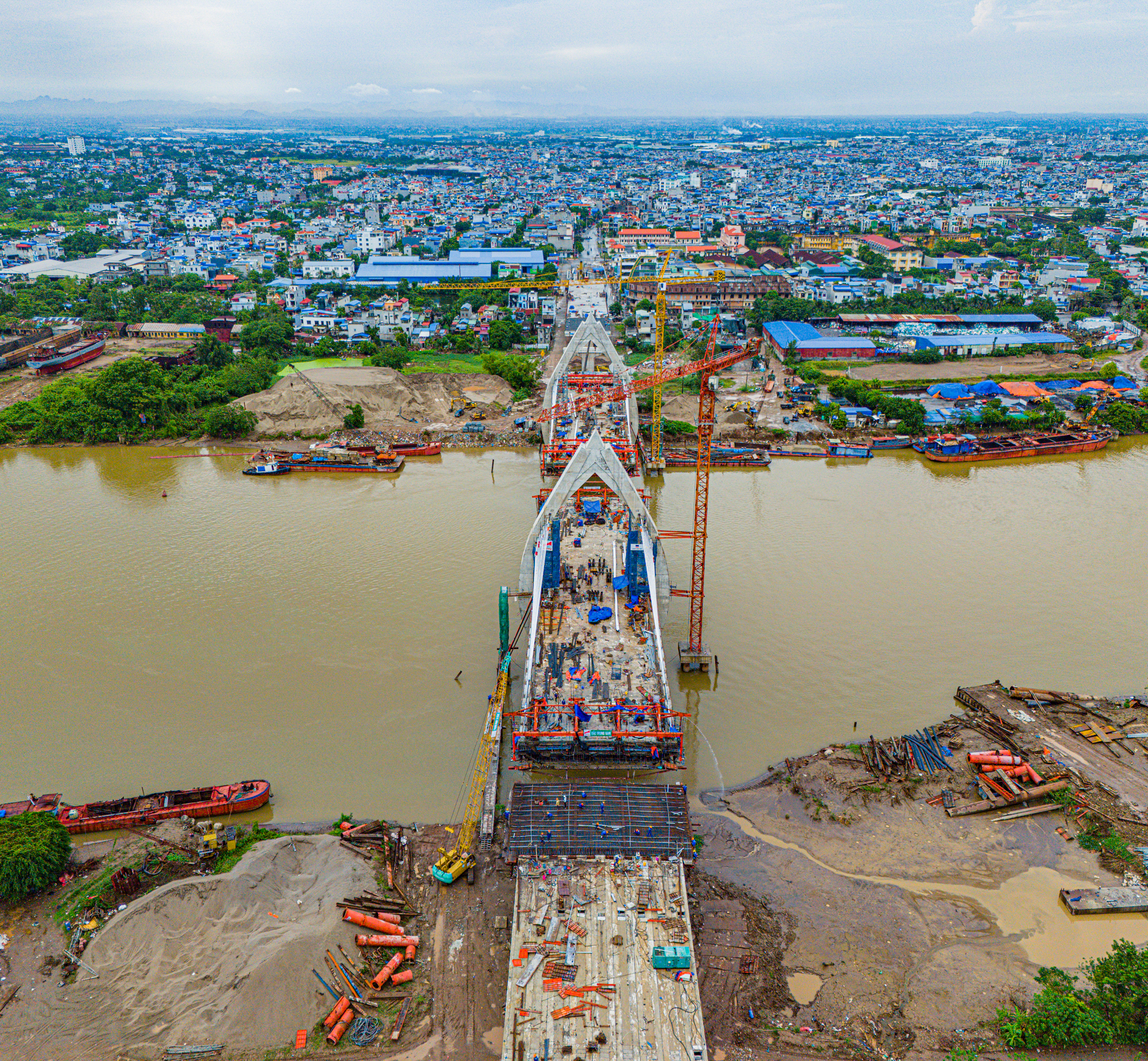 Ngắm cây cầu dây văng hình búp sen ở Nam Định, trị giá 1.200 tỷ, chuẩn bị được thông xe trong vài tháng tới- Ảnh 8.