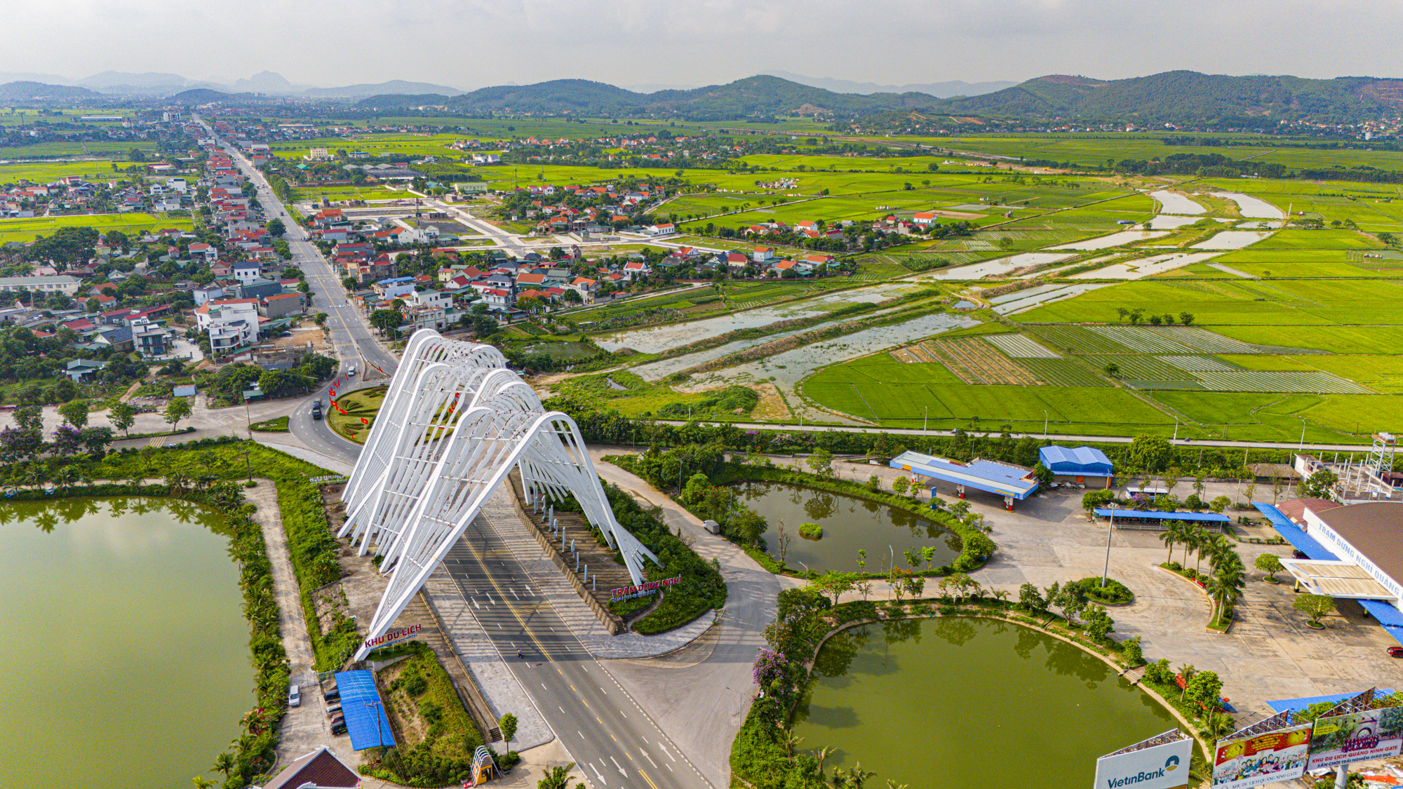 Đoạn đường chỉ dài 30 km nhưng có đến 3 thành phố: Nơi mới vài ngày tuổi, nơi chỉ có một hộ nghèo- Ảnh 8.