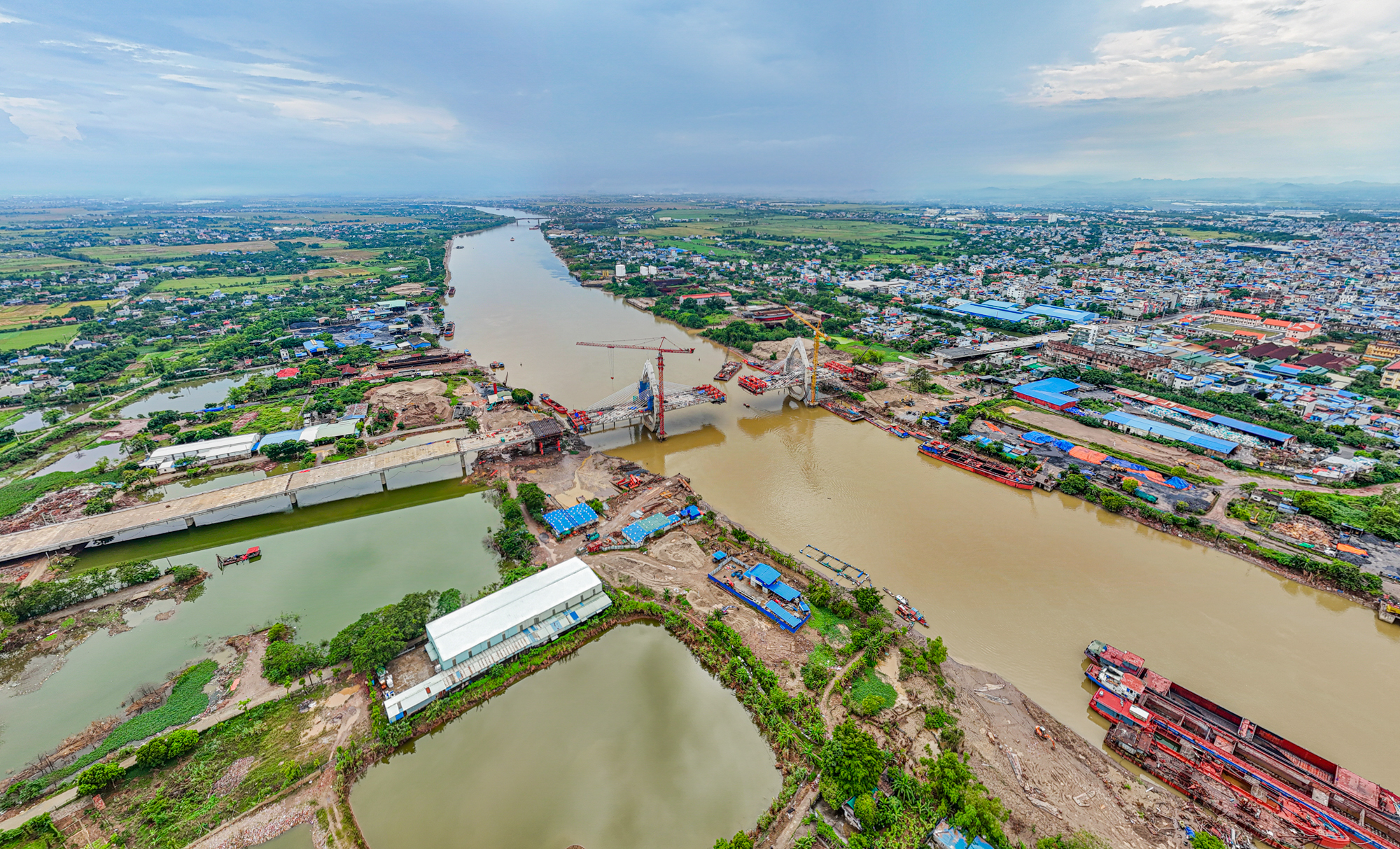 Ngắm cây cầu dây văng hình búp sen ở Nam Định, trị giá 1.200 tỷ, chuẩn bị được thông xe trong vài tháng tới- Ảnh 10.