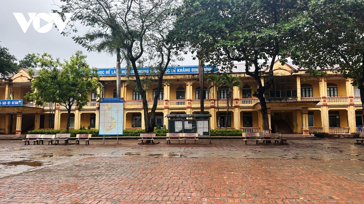 Vì sao phụ huynh phản đối cho con học ở trường mới xây hơn 100 tỷ ở Vĩnh Phúc?- Ảnh 2.