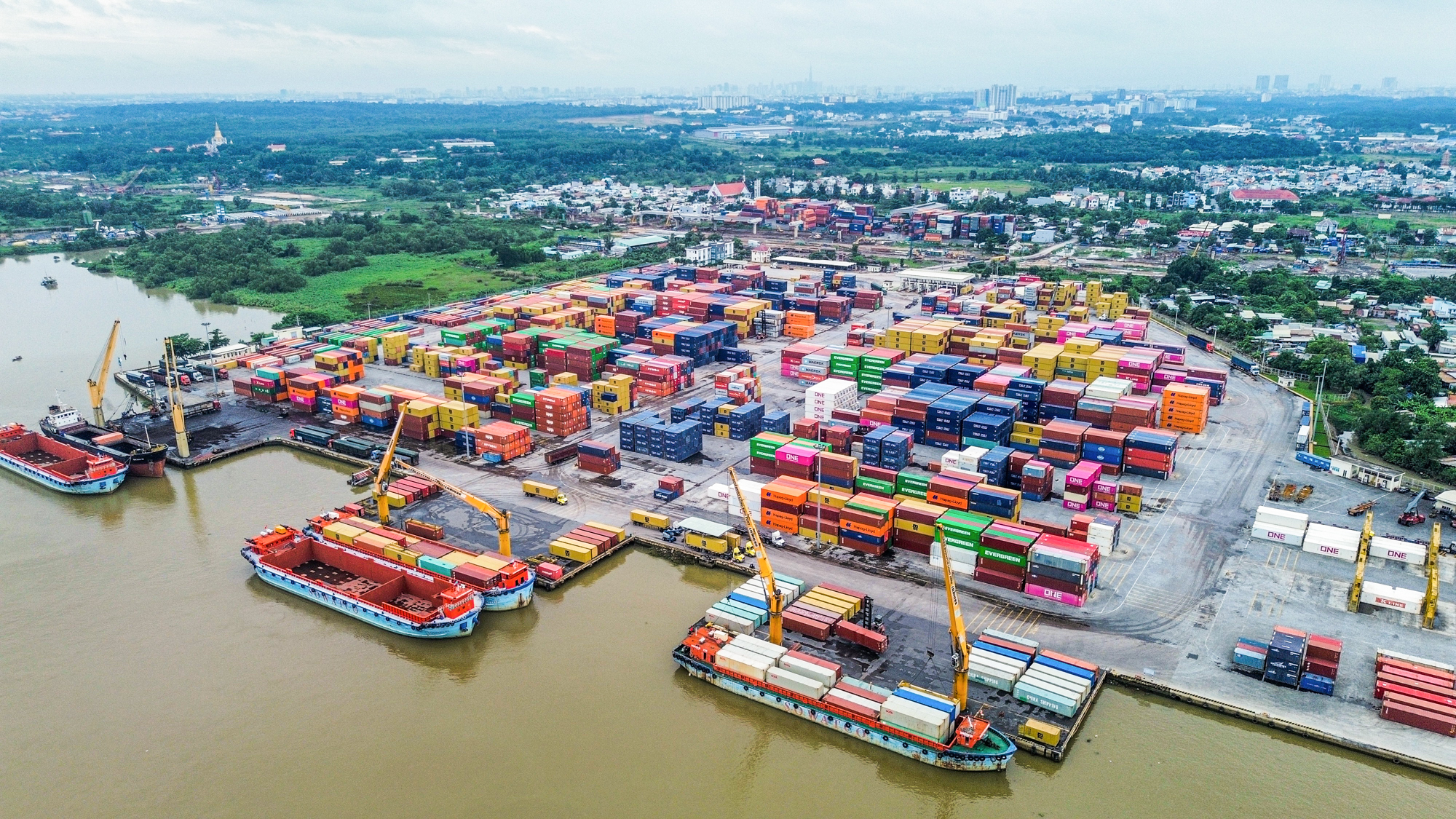 Toàn cảnh đoạn đường dài 10 km nhưng đi qua ba tỉnh, thành phố, một siêu bến xe và hai cảng đường thuỷ- Ảnh 7.