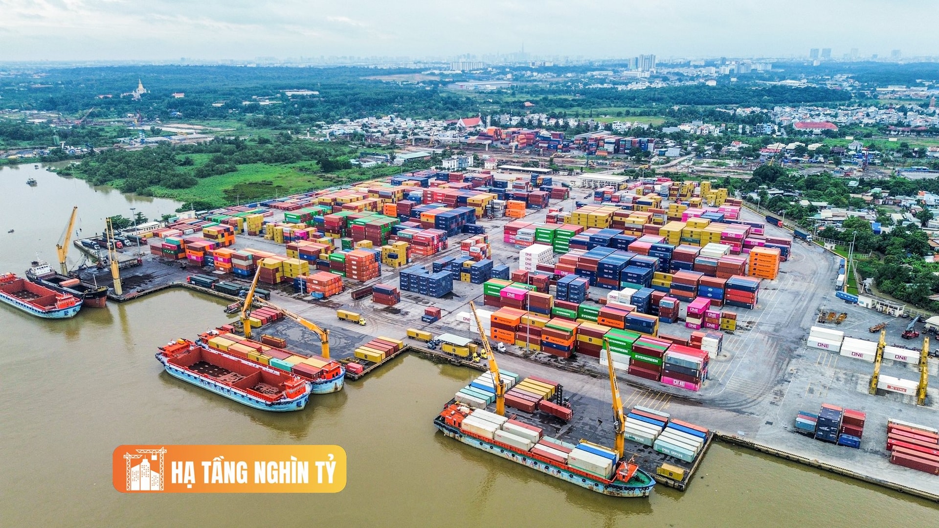 Toàn cảnh đoạn đường dài 10 km nhưng đi qua ba tỉnh, thành phố, một siêu bến xe và hai cảng đường thuỷ- Ảnh 1.