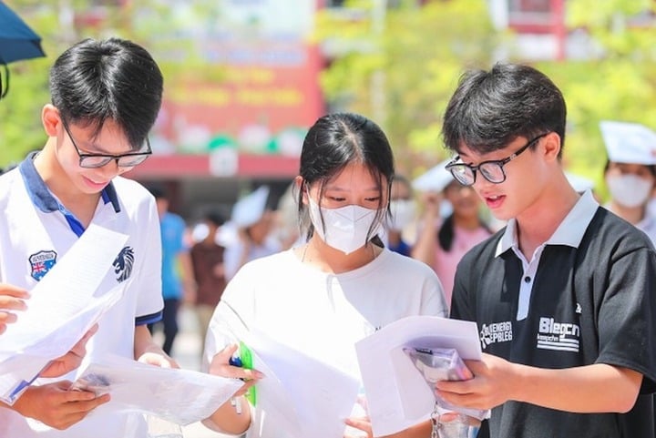 Bộ GD&ĐT: Siết xét tuyển sớm, thí sinh có IELTS, ACT/SAT không bị ảnh hưởng- Ảnh 1.