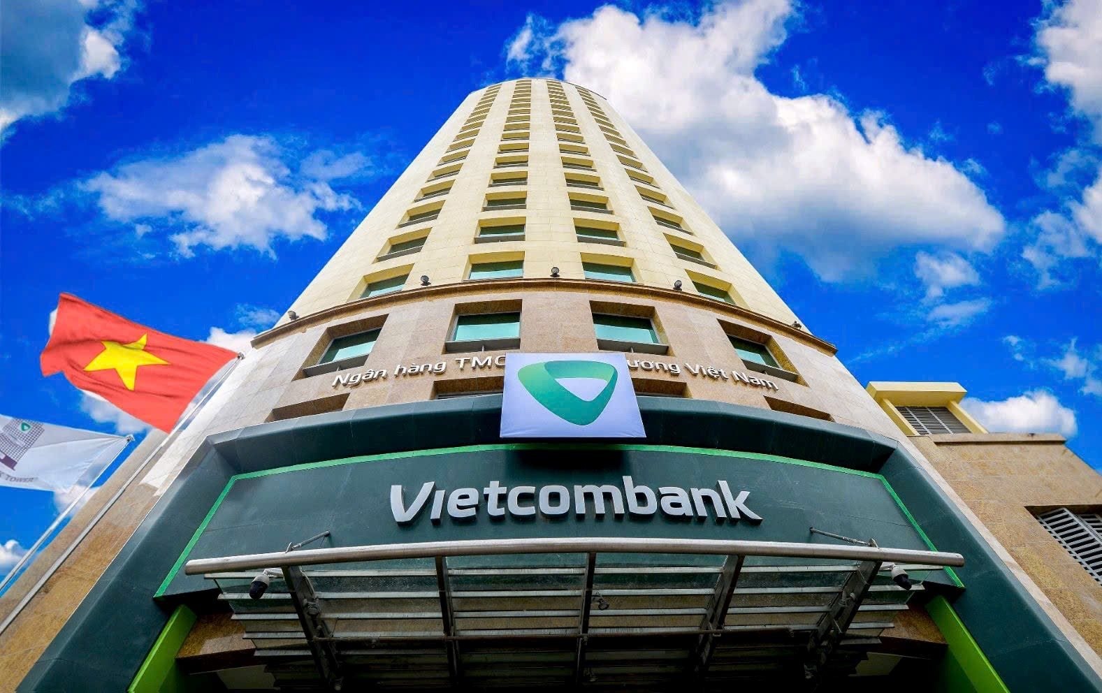 Cuộc đua tăng vốn của “giới buôn tiền”: Vietcombank trở lại ngôi vương, BIDV và VietinBank ‘ngậm ngùi’ xếp sau hai nhà băng tư nhân- Ảnh 1.