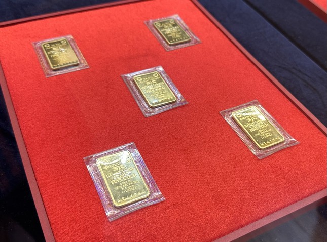 Giá vàng giảm bao nhiêu trong 1 tháng qua?- Ảnh 1.