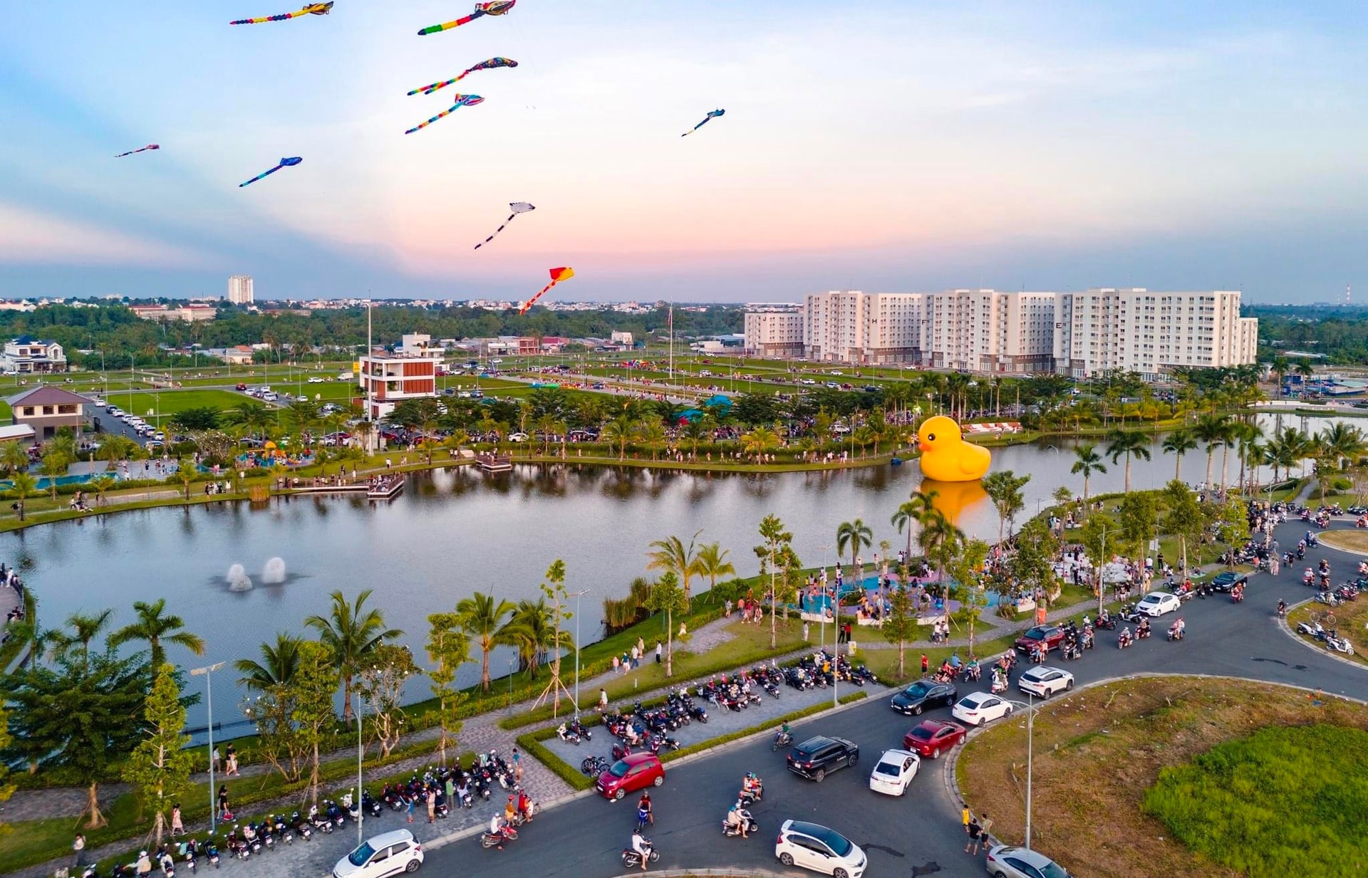 Bất động sản khu đô thị “sát vách” Tp.HCM đón sóng đầu tư cuối năm với loạt động thái “lạ”- Ảnh 1.