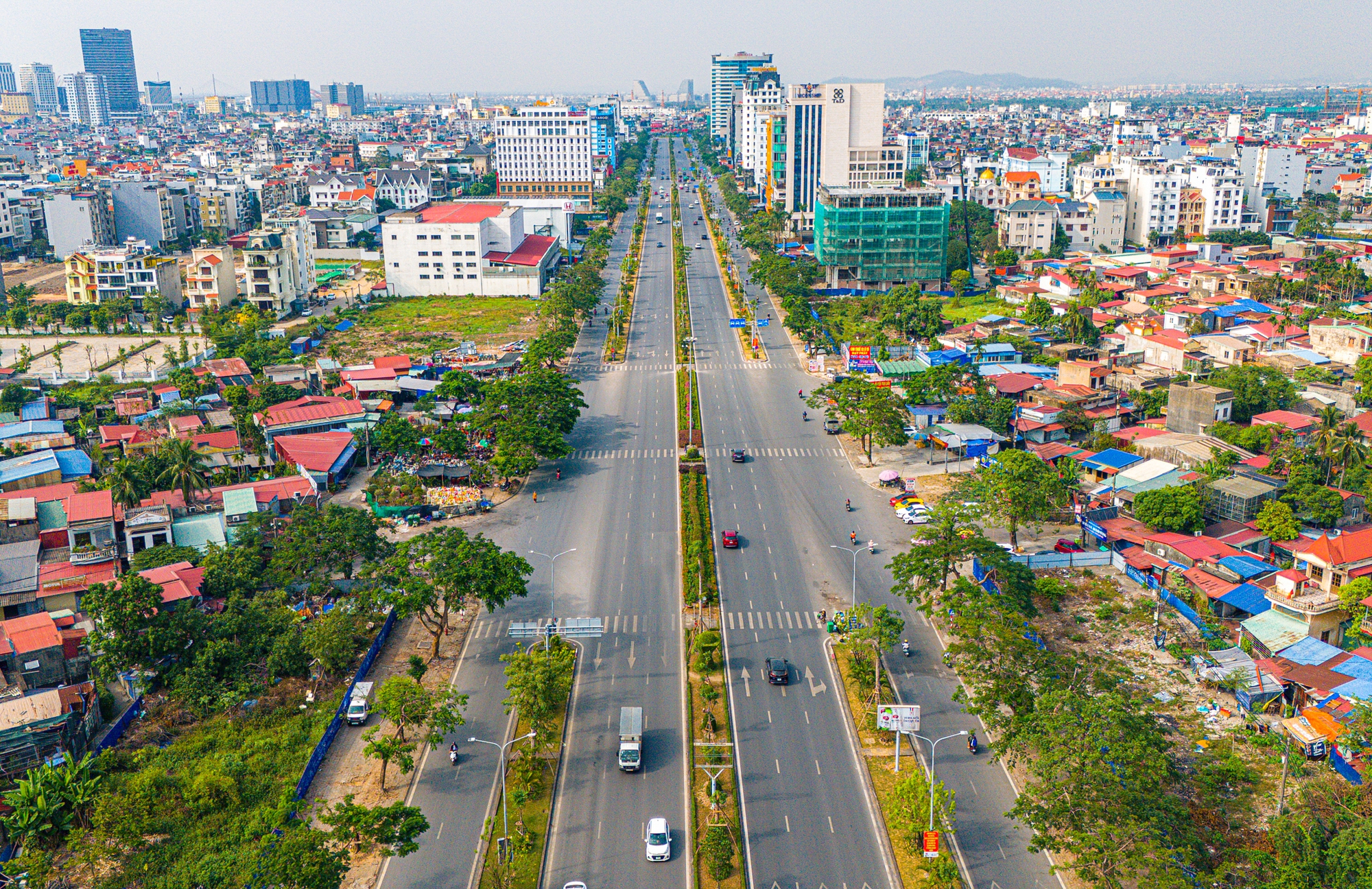 Khu vực lột xác ngoạn mục sau 20 năm: Từ đồng ruộng trở thành đường 10 làn xe, kết nối trung tâm Hải Phòng với sân bay, có hàng loạt lâu đài và biệt thự- Ảnh 3.