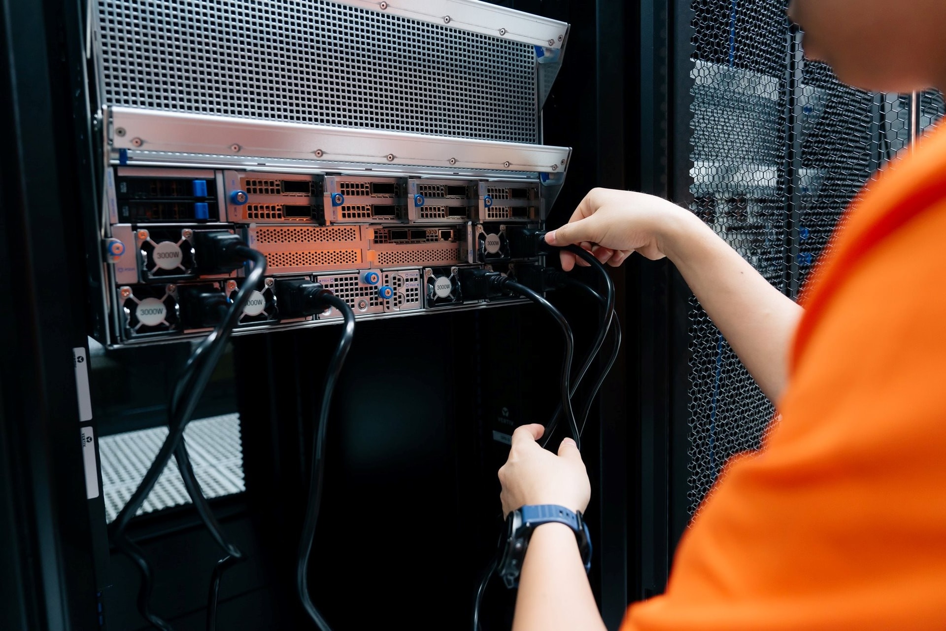 Cận cảnh hàng ngàn siêu chip NVIDIA tại Nhà máy AI đầu tiên của Việt Nam- Ảnh 9.