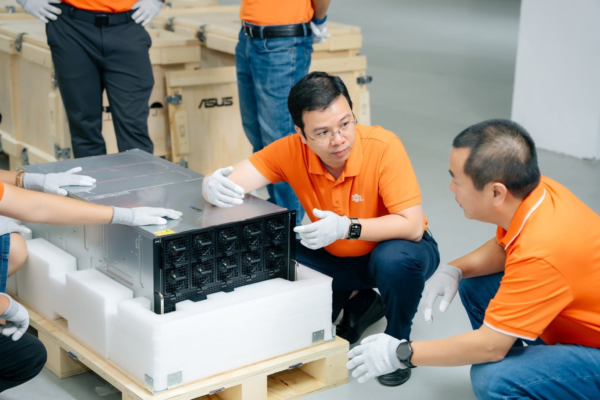 Cận cảnh hàng ngàn siêu chip NVIDIA tại Nhà máy AI đầu tiên của Việt Nam- Ảnh 7.