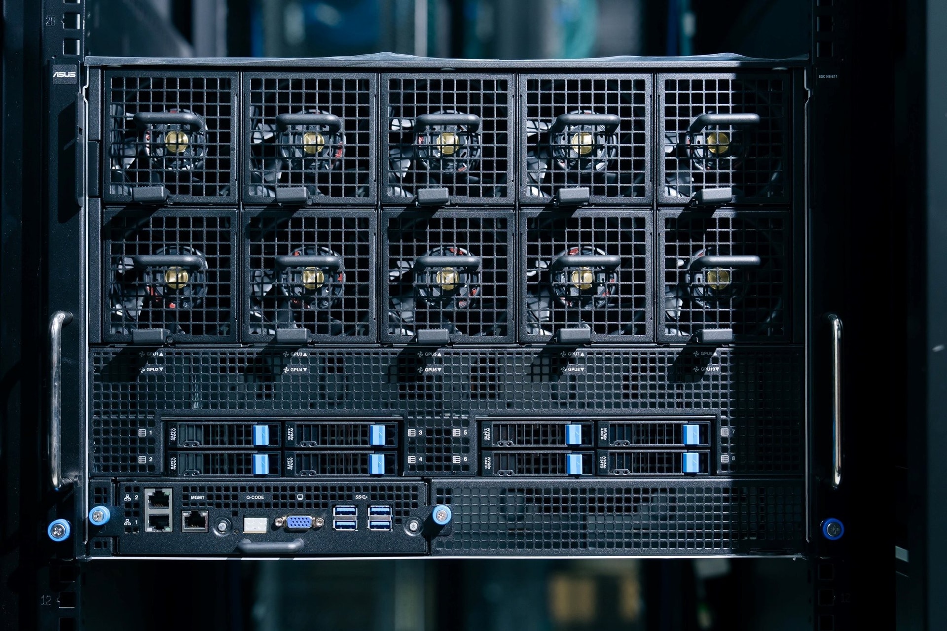 Cận cảnh hàng ngàn siêu chip NVIDIA tại Nhà máy AI đầu tiên của Việt Nam- Ảnh 8.