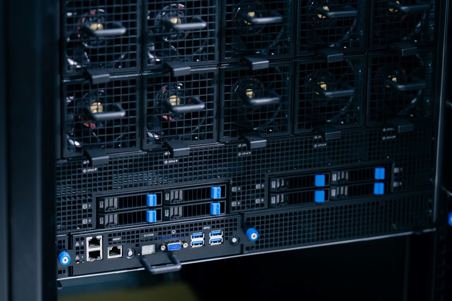 Cận cảnh hàng ngàn siêu chip NVIDIA tại Nhà máy AI đầu tiên của Việt Nam- Ảnh 6.