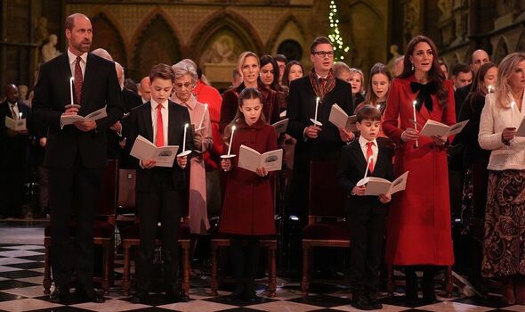 Nhân vật bí ẩn trong sự kiện hoàng gia khiến fan xôn xao, dung mạo nổi bật dù ngồi ngay sau nhà William - Kate- Ảnh 1. Nhân vật bí ẩn trong sự kiện hoàng gia khiến fan xôn xao, dung mạo nổi bật dù ngồi ngay sau nhà William - Kate- Ảnh 1.