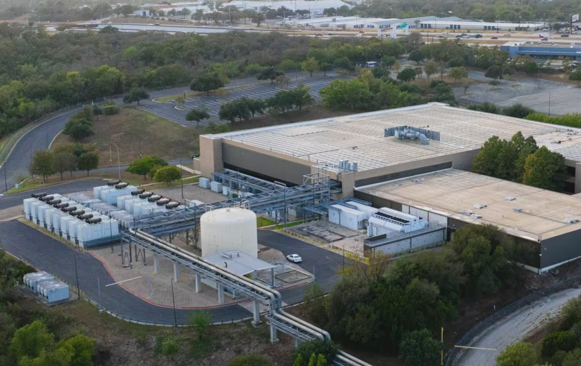 1 công ty khai thác Bitcoin từng phá sản bất ngờ 'hồi sinh' nhờ AI: Hiện vận hành 9 trung tâm dữ liệu, dành riêng 160.000 m2 xây khuôn viên điện toán- Ảnh 1.